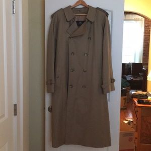 Men’s Burberry trench coat; like new hardly worn